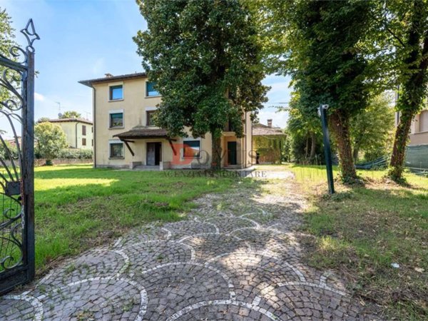 casa indipendente in vendita a Borgo Virgilio in zona Virgilio