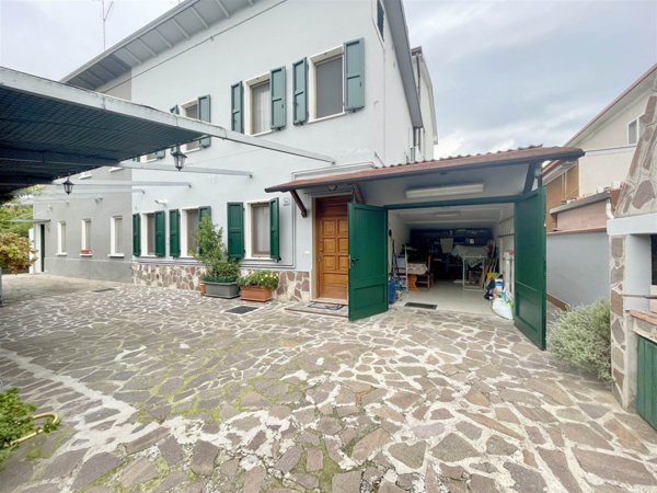casa indipendente in vendita a Borgo Virgilio in zona Virgilio