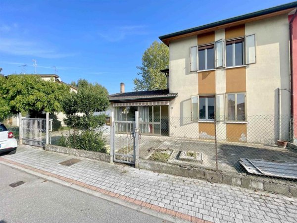 casa indipendente in vendita a Borgo Virgilio in zona Virgilio