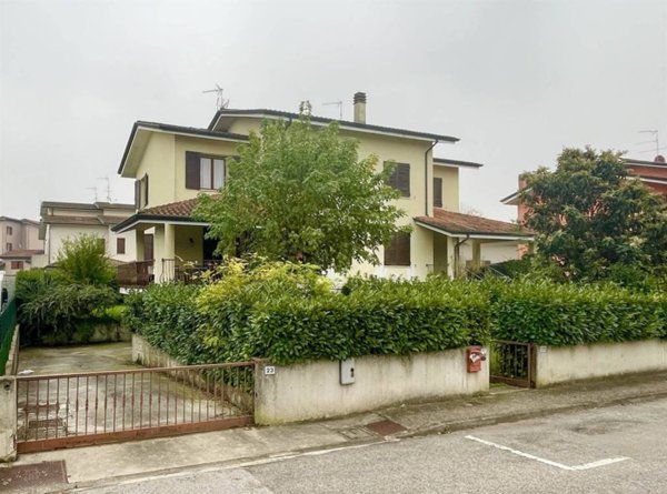 casa indipendente in vendita a Borgo Virgilio in zona Virgilio