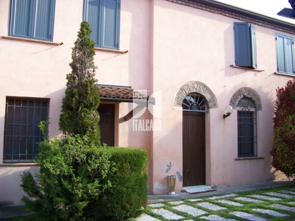 casa indipendente in vendita a Borgo Virgilio in zona Virgilio