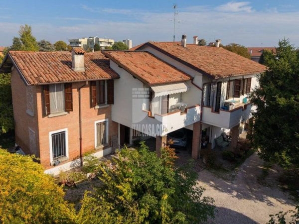 casa indipendente in vendita a Borgo Virgilio in zona Virgilio
