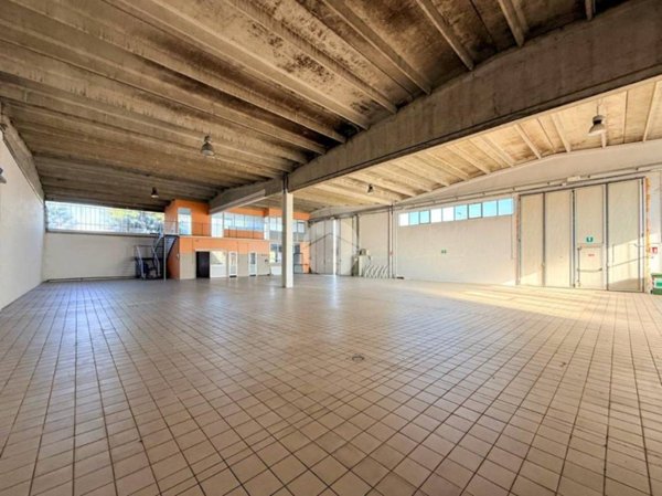 locale commerciale in vendita a Borgo Virgilio in zona Virgilio