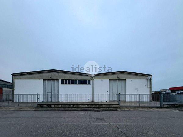 locale di sgombero in vendita a Borgo Virgilio in zona Virgilio