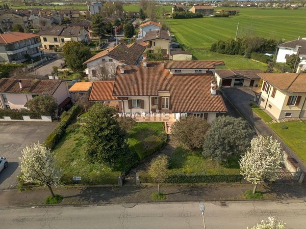 casa indipendente in vendita a Borgo Virgilio in zona Virgilio