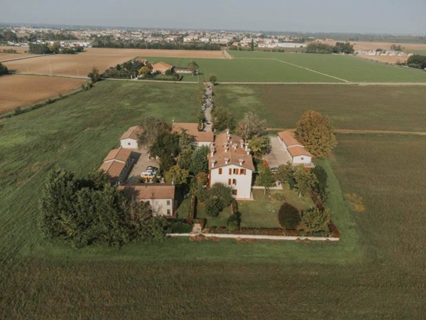 casa indipendente in vendita a Borgo Virgilio in zona Virgilio