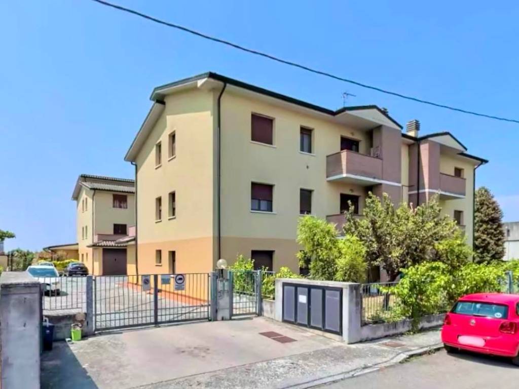 appartamento in vendita a Borgo Virgilio in zona Virgilio