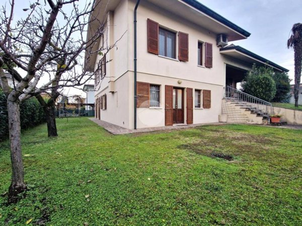 casa indipendente in vendita a Borgo Virgilio in zona Virgilio