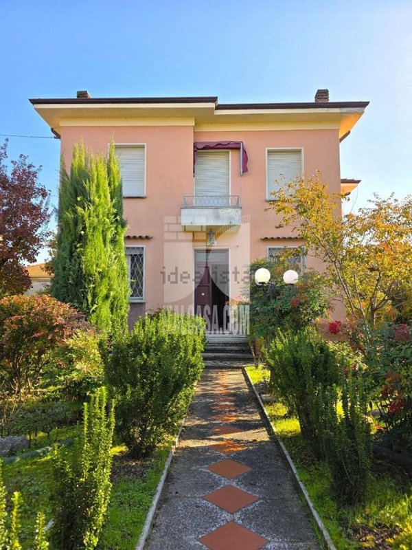 casa indipendente in vendita a Borgo Virgilio in zona Virgilio
