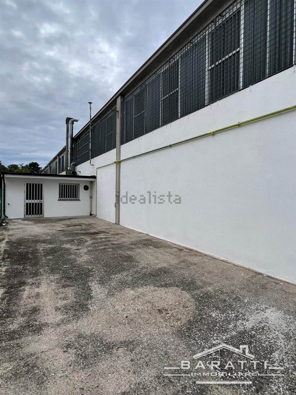 capannone in vendita a Borgo Virgilio in zona Virgilio