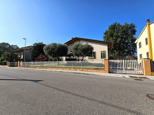 casa indipendente in vendita a Borgo Virgilio in zona Virgilio