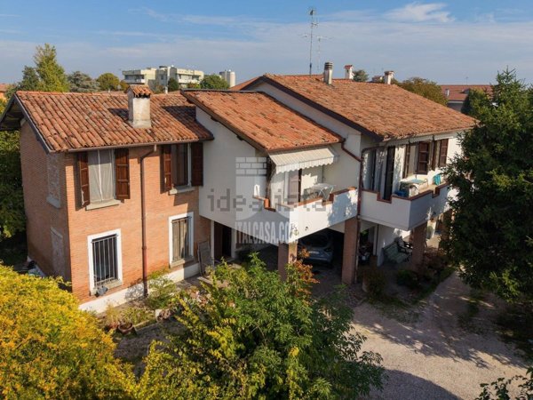 casa indipendente in vendita a Borgo Virgilio in zona Virgilio
