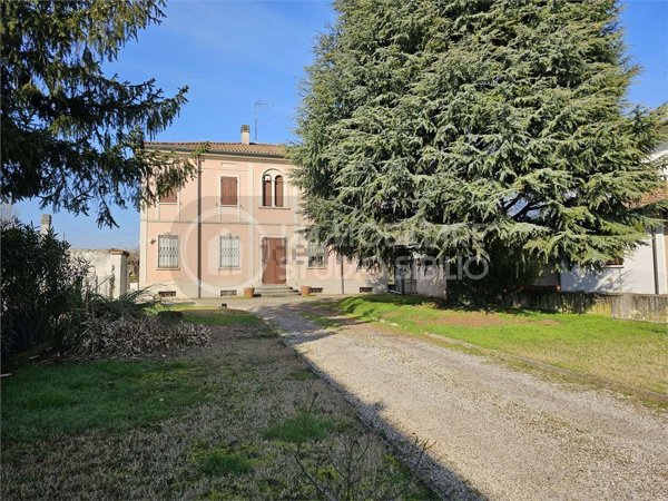 casa indipendente in vendita a Borgo Virgilio in zona Virgilio
