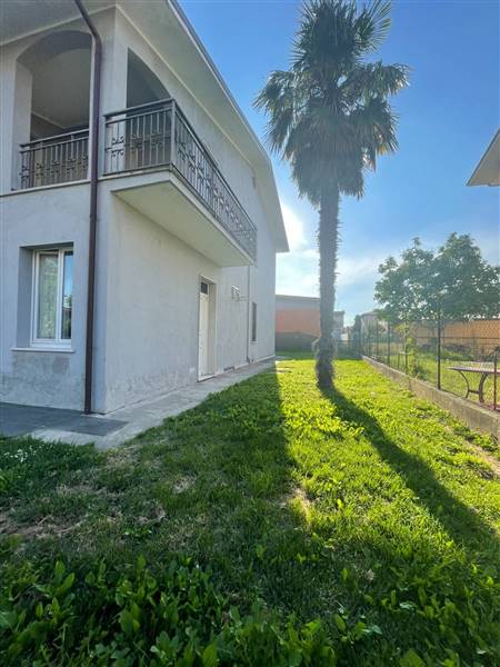 negozio in vendita a Borgo Virgilio in zona Virgilio