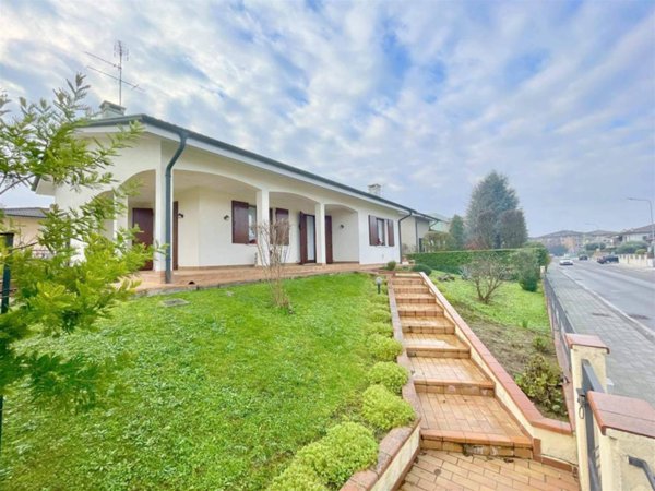 casa indipendente in vendita a Borgo Virgilio in zona Virgilio