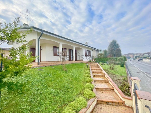 casa indipendente in vendita a Borgo Virgilio in zona Virgilio