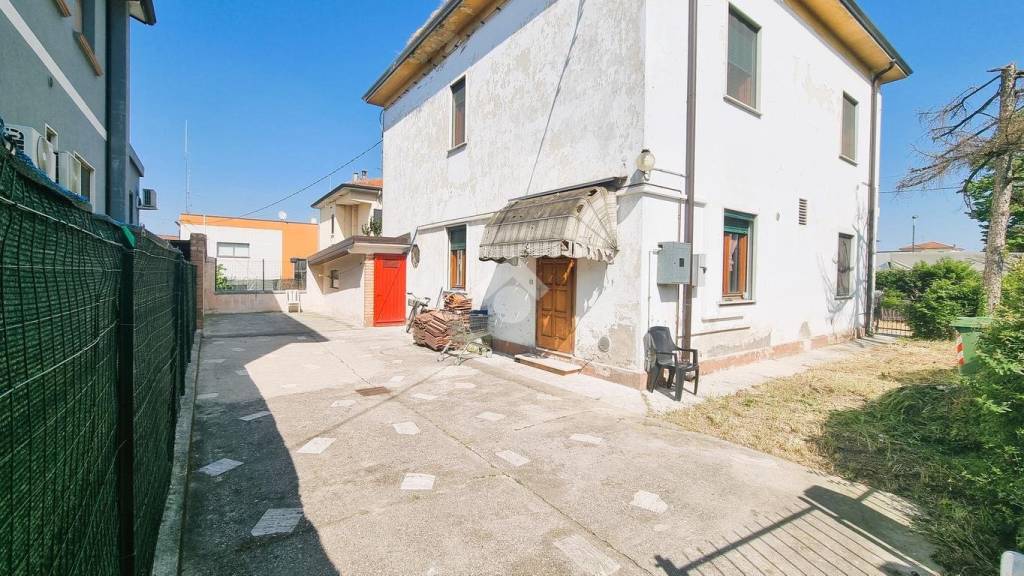 casa indipendente in vendita a Borgo Virgilio in zona Virgilio