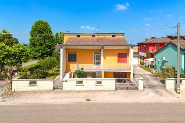 casa indipendente in vendita a Borgo Virgilio in zona Virgilio