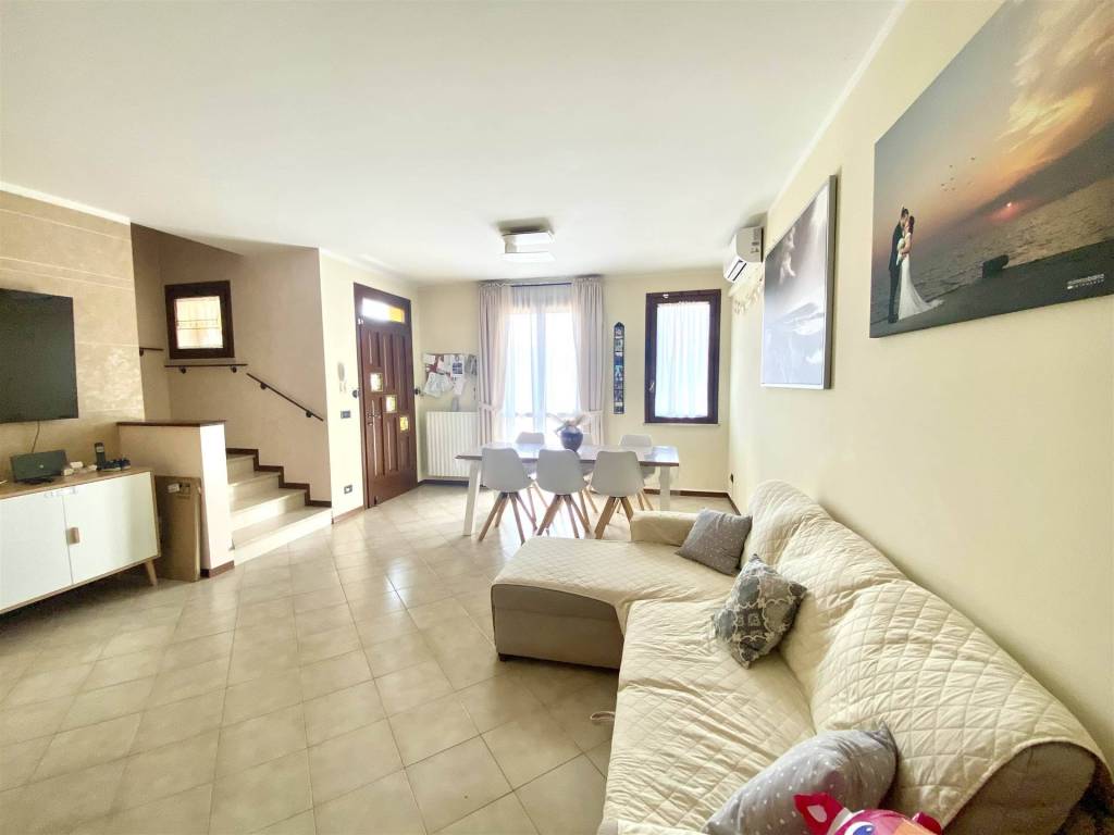 casa indipendente in vendita a Borgo Virgilio in zona Virgilio