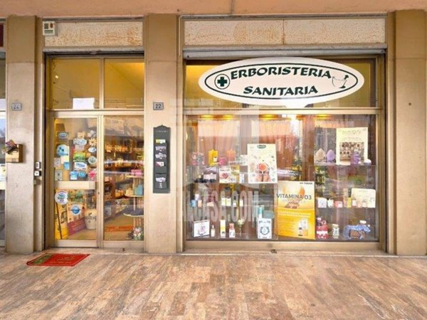 negozio in vendita a Borgo Virgilio in zona Virgilio