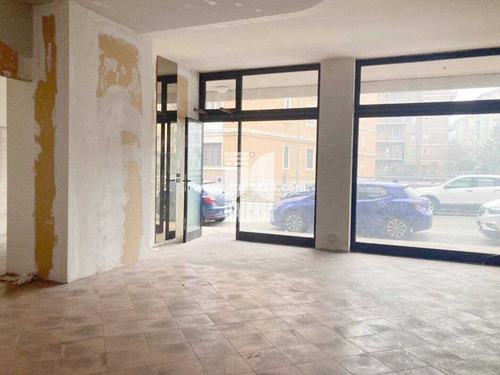 negozio in vendita a Borgo Virgilio in zona Virgilio