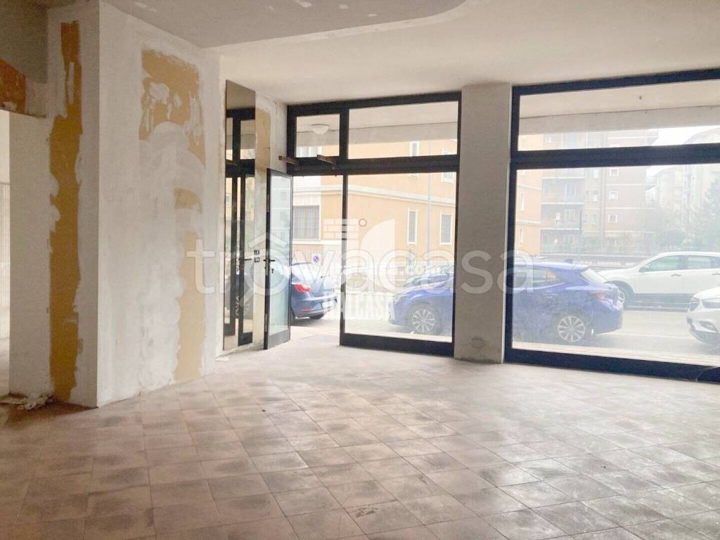 negozio in vendita a Borgo Virgilio in zona Virgilio