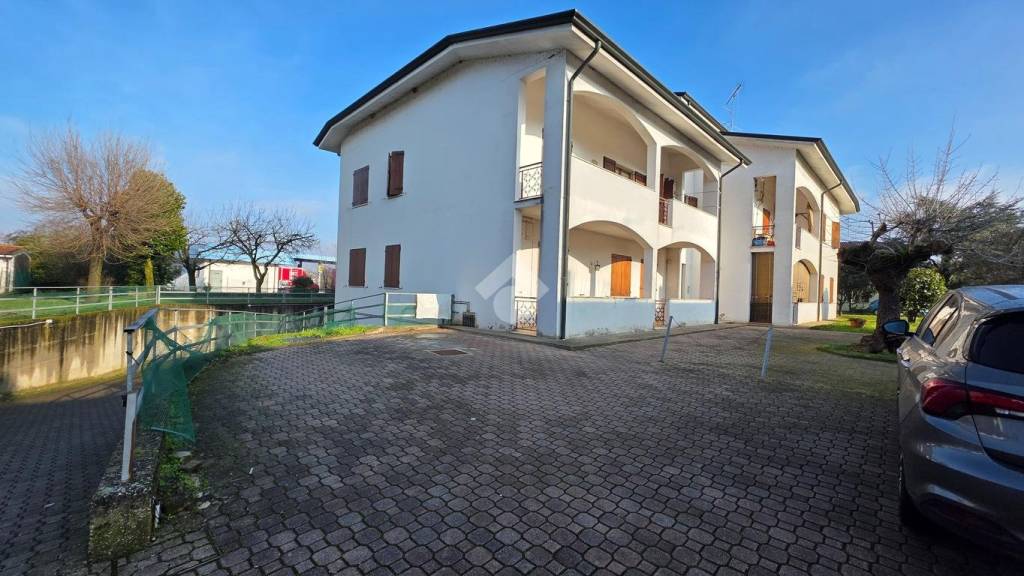 appartamento in vendita a Borgo Virgilio in zona Virgilio