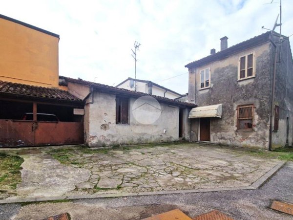 casa semindipendente in vendita a Borgo Virgilio in zona Virgilio