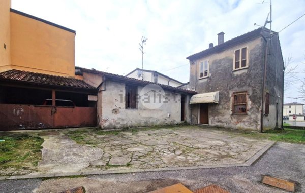 casa semindipendente in vendita a Borgo Virgilio in zona Virgilio