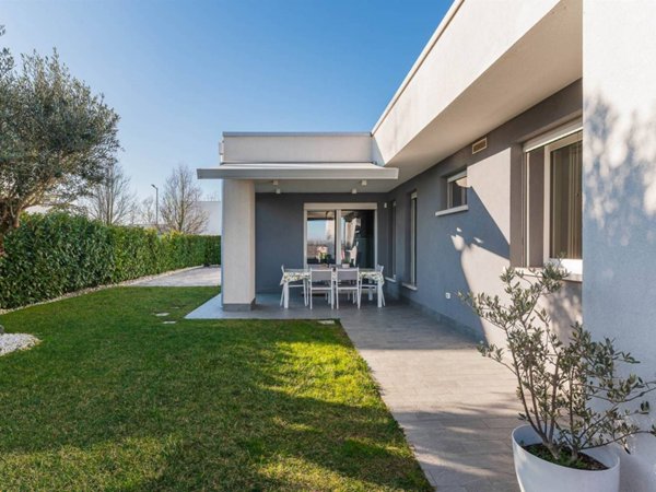 casa indipendente in vendita a Borgo Virgilio in zona Virgilio