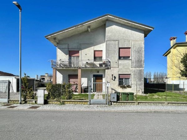 casa indipendente in vendita a Borgo Virgilio in zona Virgilio