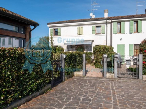 casa indipendente in vendita a Borgo Virgilio in zona Virgilio