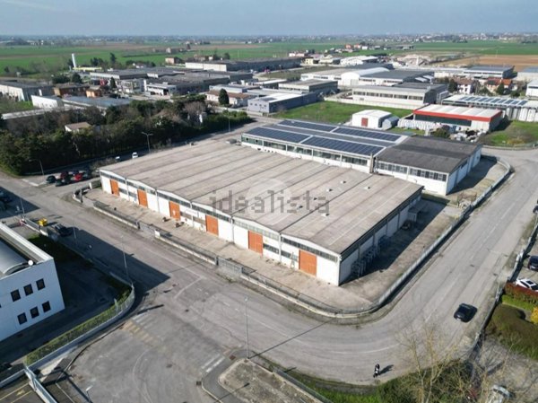 capannone in vendita a Borgo Virgilio in zona Virgilio