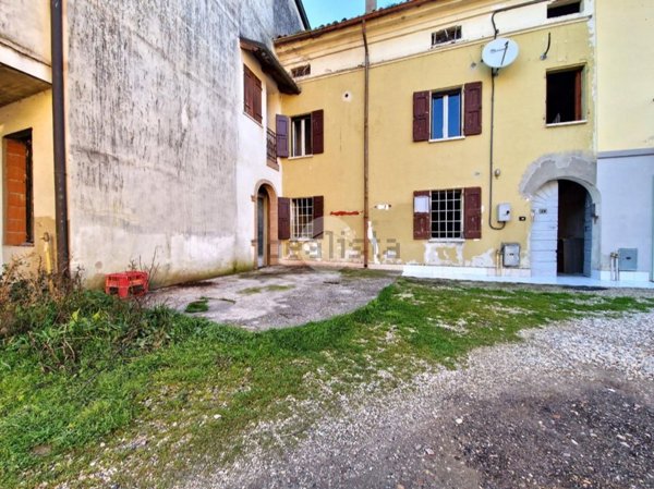 appartamento in vendita a Borgo Virgilio in zona Virgilio