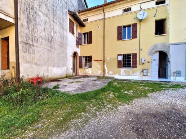 casa indipendente in vendita a Borgo Virgilio in zona Virgilio