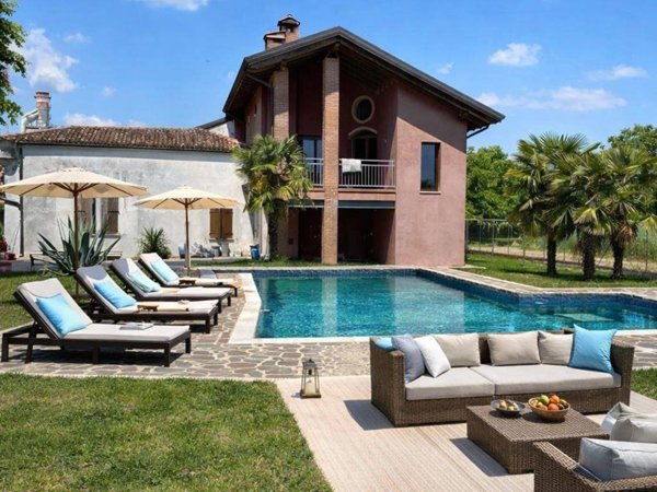 villa in vendita a Borgo Virgilio in zona Virgilio