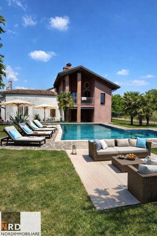 villa in vendita a Borgo Virgilio in zona Virgilio