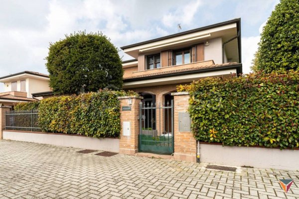 casa indipendente in vendita a Borgo Virgilio in zona Virgilio