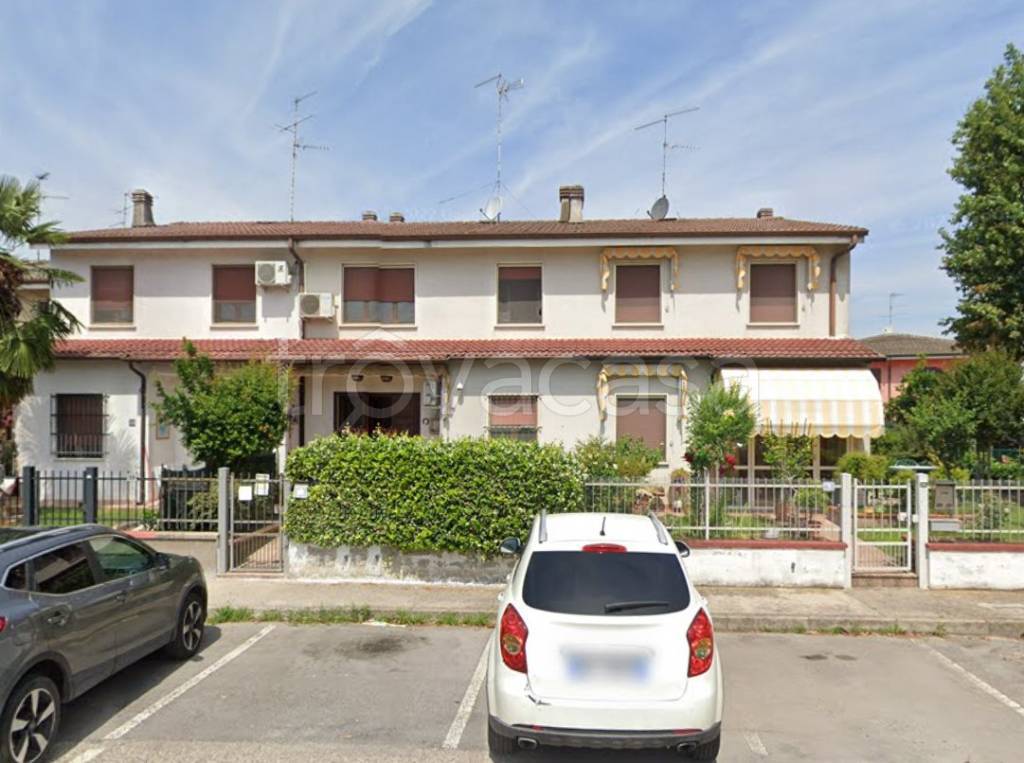 casa indipendente in vendita a Borgo Virgilio in zona Virgilio