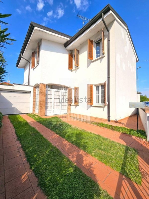 casa indipendente in vendita a Borgo Virgilio in zona Virgilio