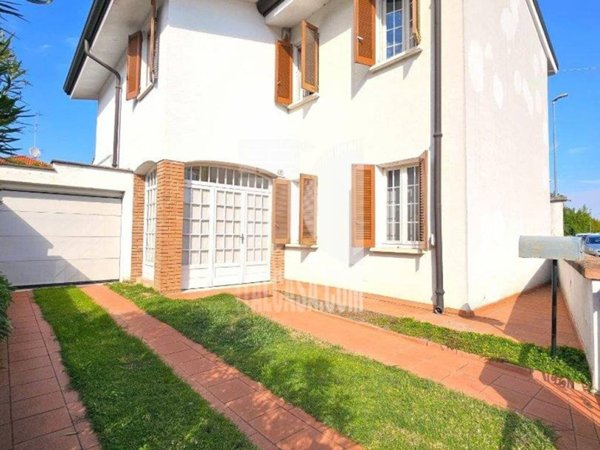 casa indipendente in vendita a Borgo Virgilio in zona Virgilio