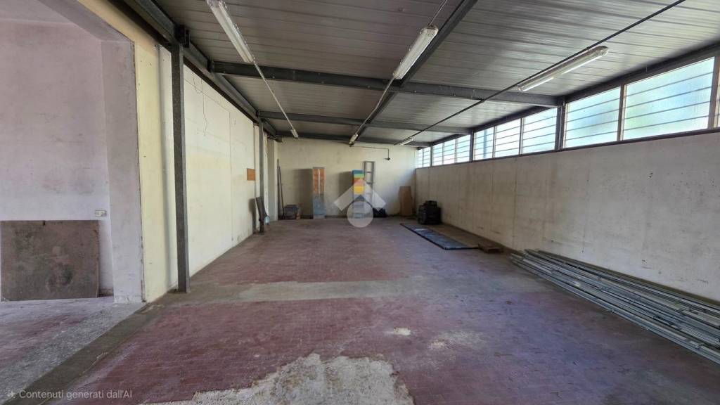 locale commerciale in vendita a Borgo Virgilio in zona Virgilio