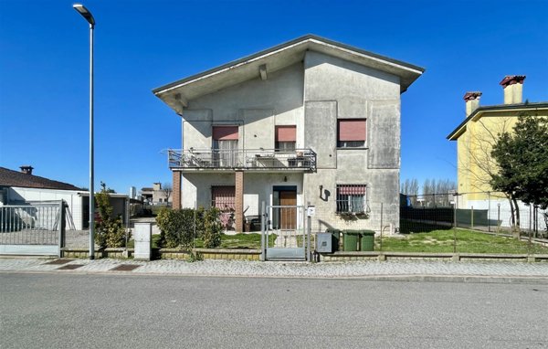 casa indipendente in vendita a Borgo Virgilio in zona Virgilio