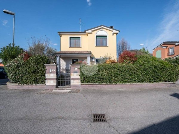 casa indipendente in vendita a Borgo Virgilio in zona Virgilio