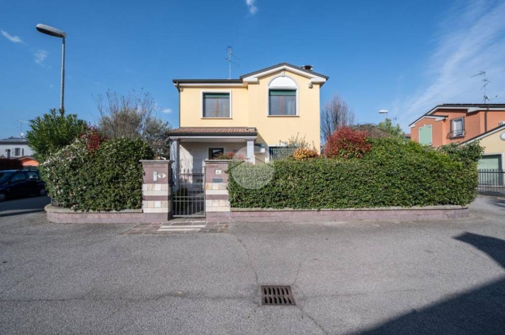 casa indipendente in vendita a Borgo Virgilio in zona Virgilio