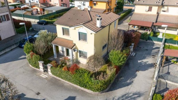 casa indipendente in vendita a Borgo Virgilio in zona Virgilio