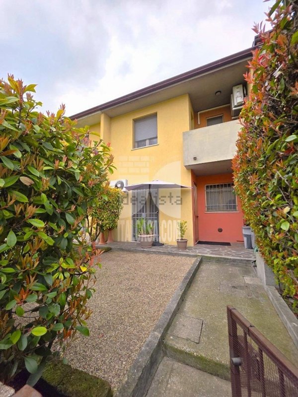 casa indipendente in vendita a Borgo Virgilio in zona Virgilio