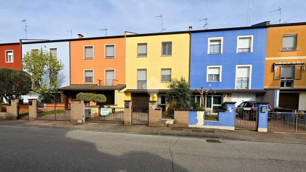 casa indipendente in vendita a Borgo Virgilio in zona Virgilio