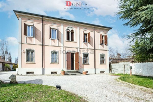 casa indipendente in vendita a Borgo Virgilio in zona Virgilio