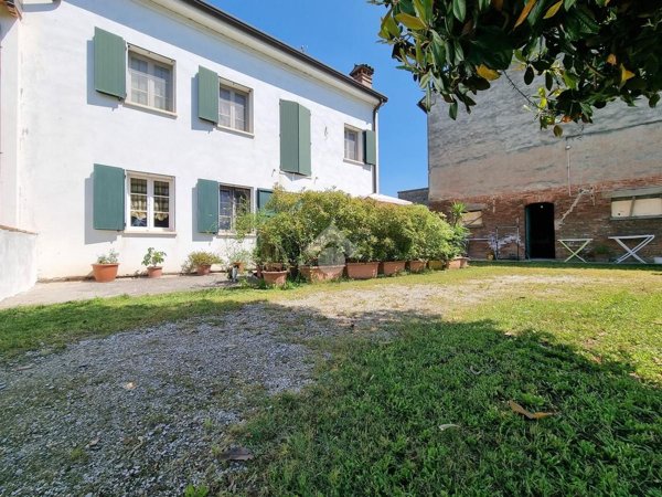 casa indipendente in vendita a Borgo Virgilio in zona Virgilio